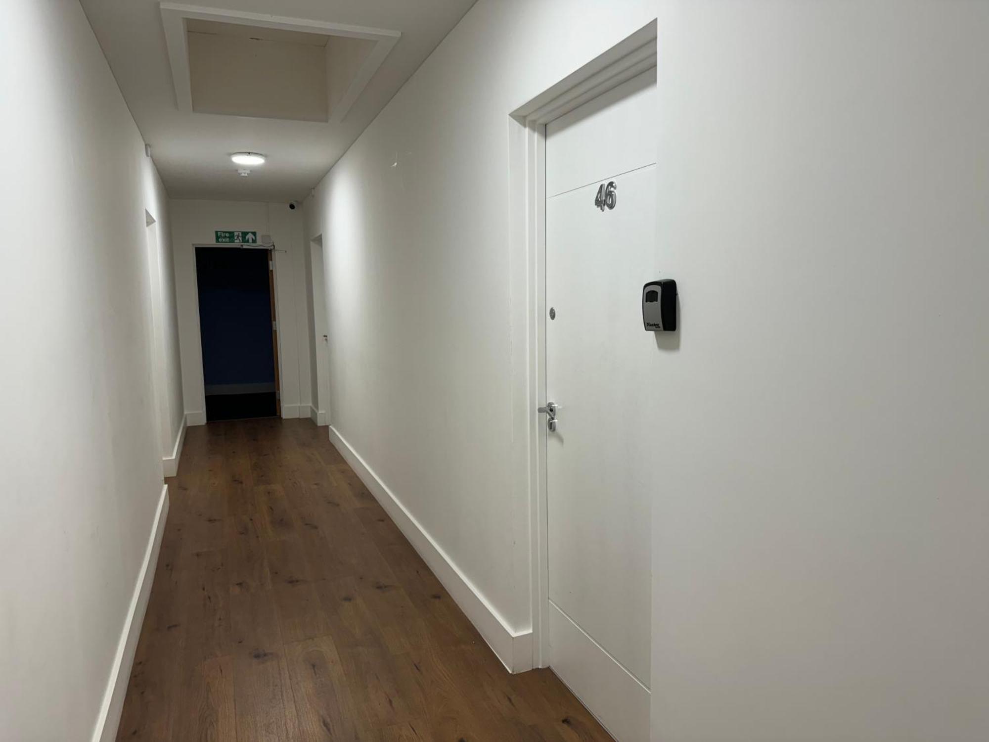 Elegant One Bedroom Apartment Swindon Eksteriør billede