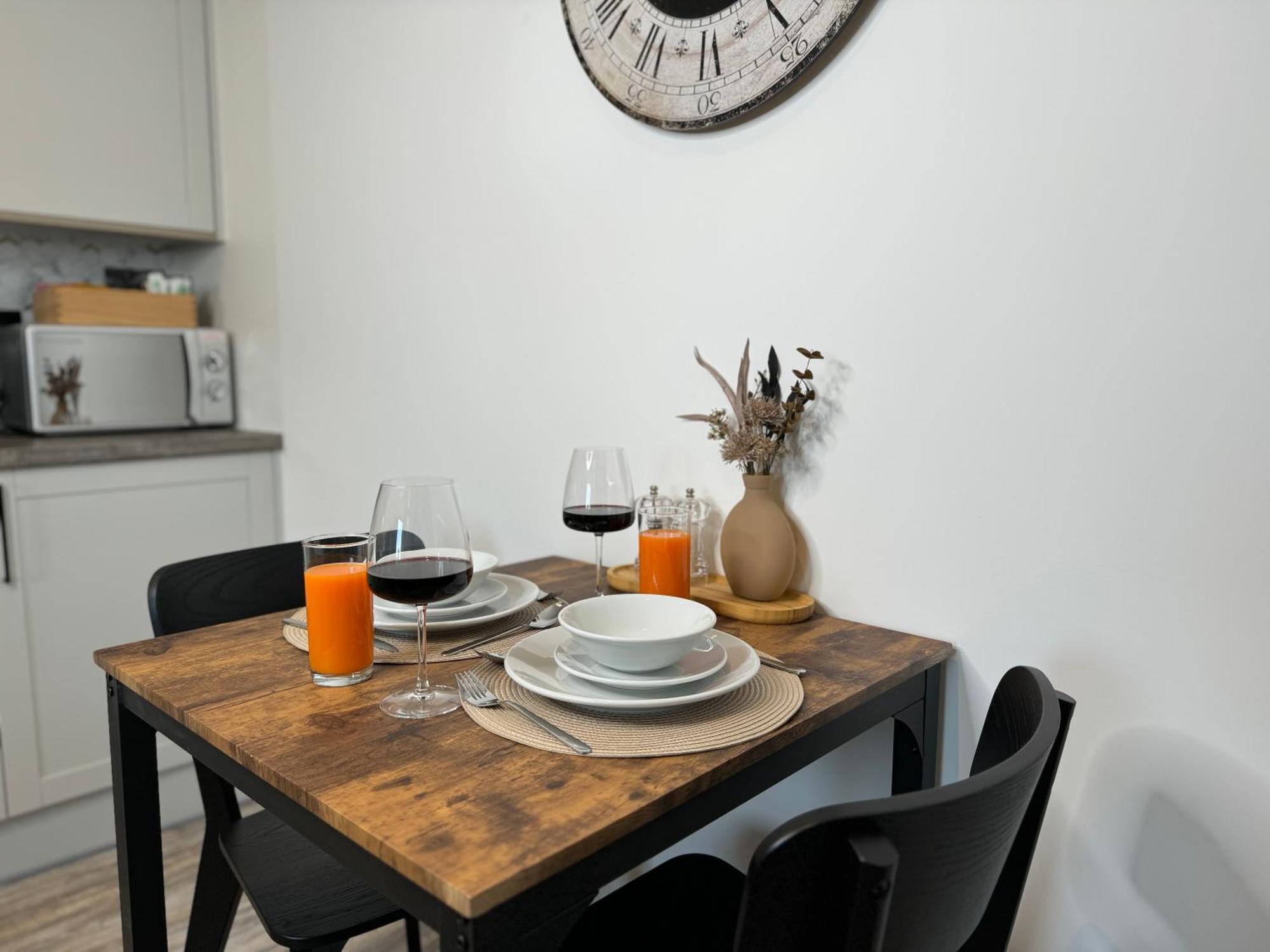 Elegant One Bedroom Apartment Swindon Eksteriør billede