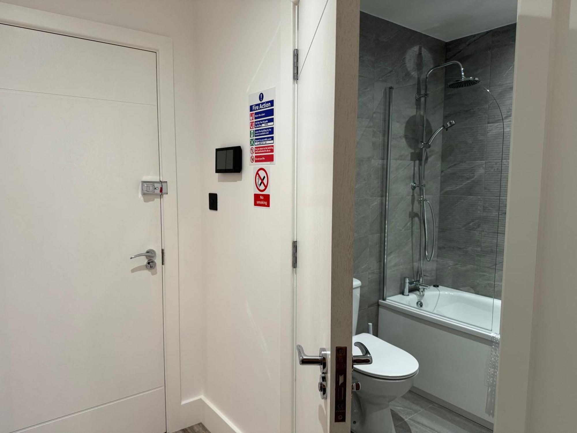 Elegant One Bedroom Apartment Swindon Eksteriør billede