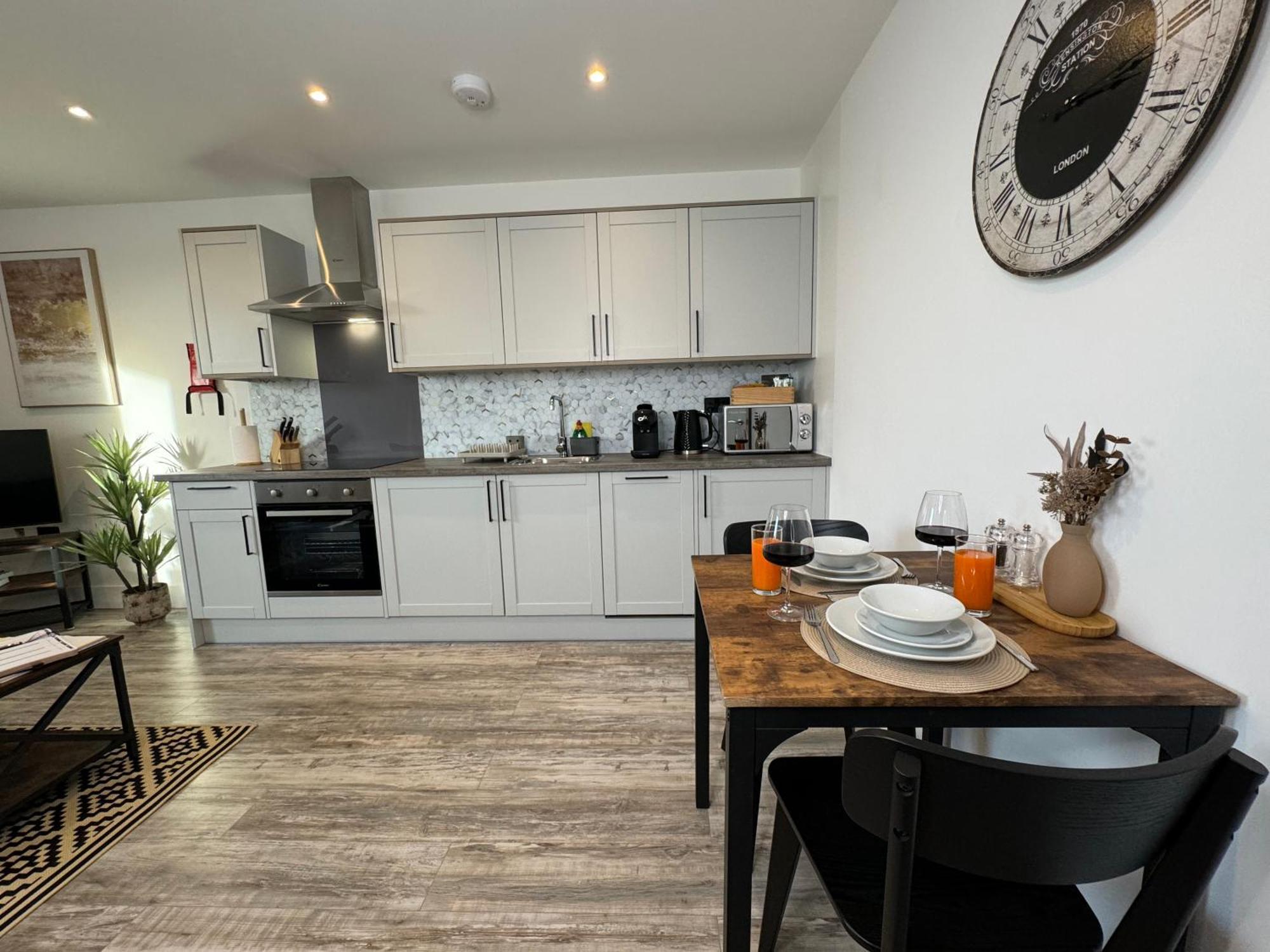 Elegant One Bedroom Apartment Swindon Eksteriør billede